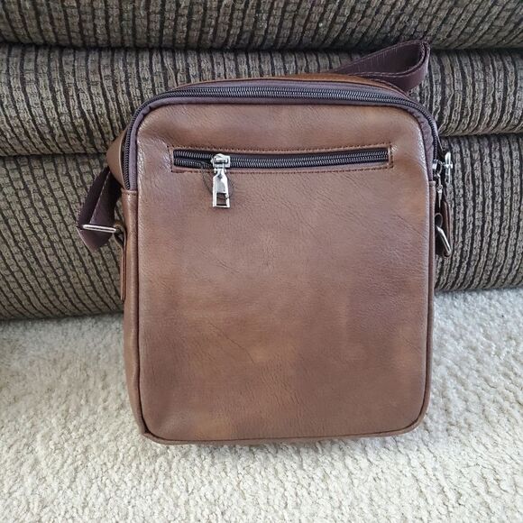 **Last Chance!! Final Sale** Weixier brown messenger bag - Picture 2 of 8